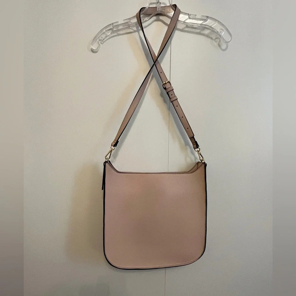 Neiman Marcus leather pale pink crossover bag with gold hardware, magnetic snap - Picture 4 of 11